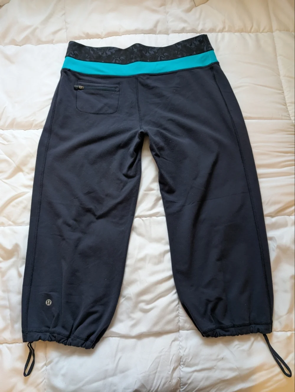 Lululemon Black Cropped Athletic Pants with Teal Waistband Size 12 Some Wear - Picture 2 of 12